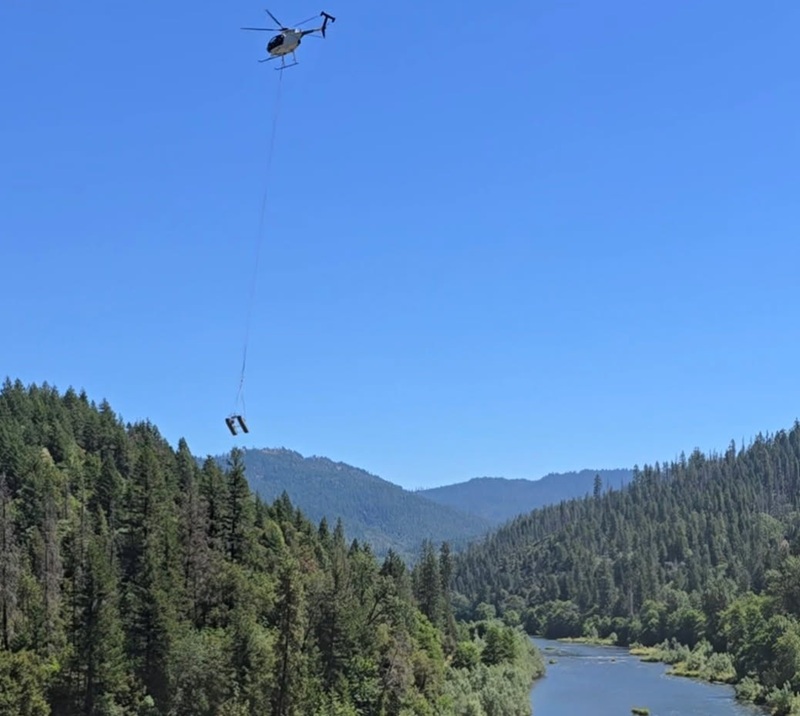 Images/OCEO/News/Dredge Helicopter Siskiyou 2026.jpg